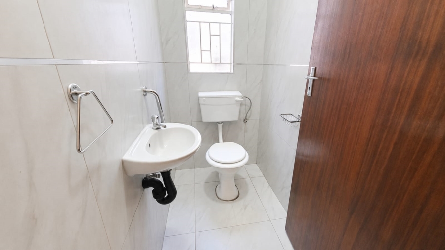 To Let 2 Bedroom Property for Rent in Adamayview North West